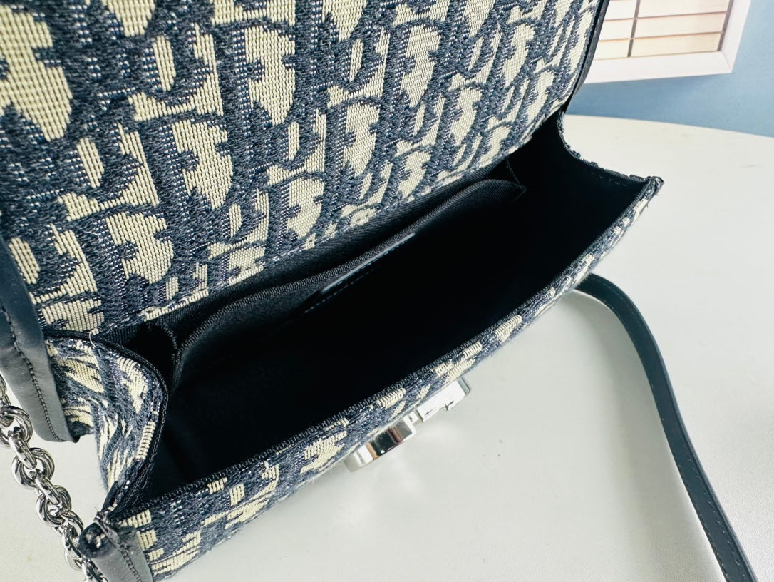 30 Montaigne Bag