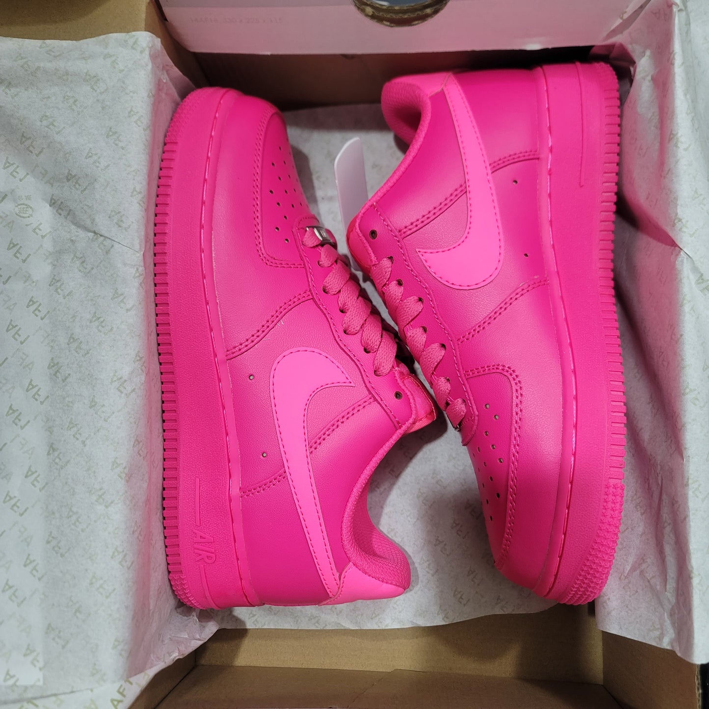 NIKE AIR FORCE 1