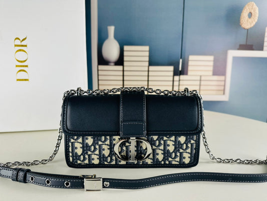 30 Montaigne Bag