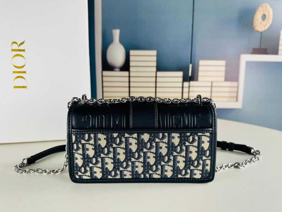 30 Montaigne Bag