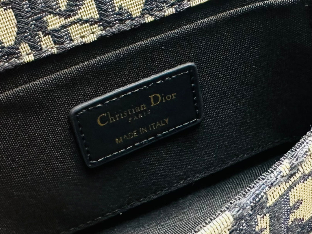 30 Montaigne Bag