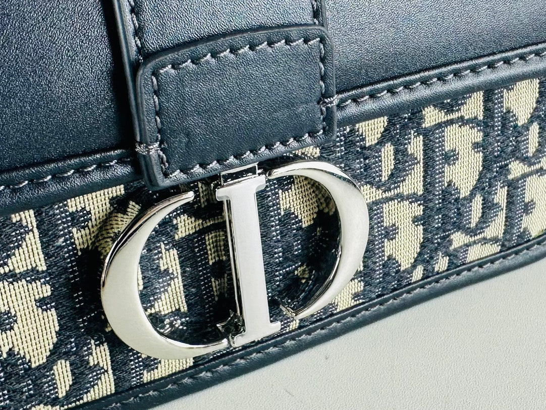 30 Montaigne Bag